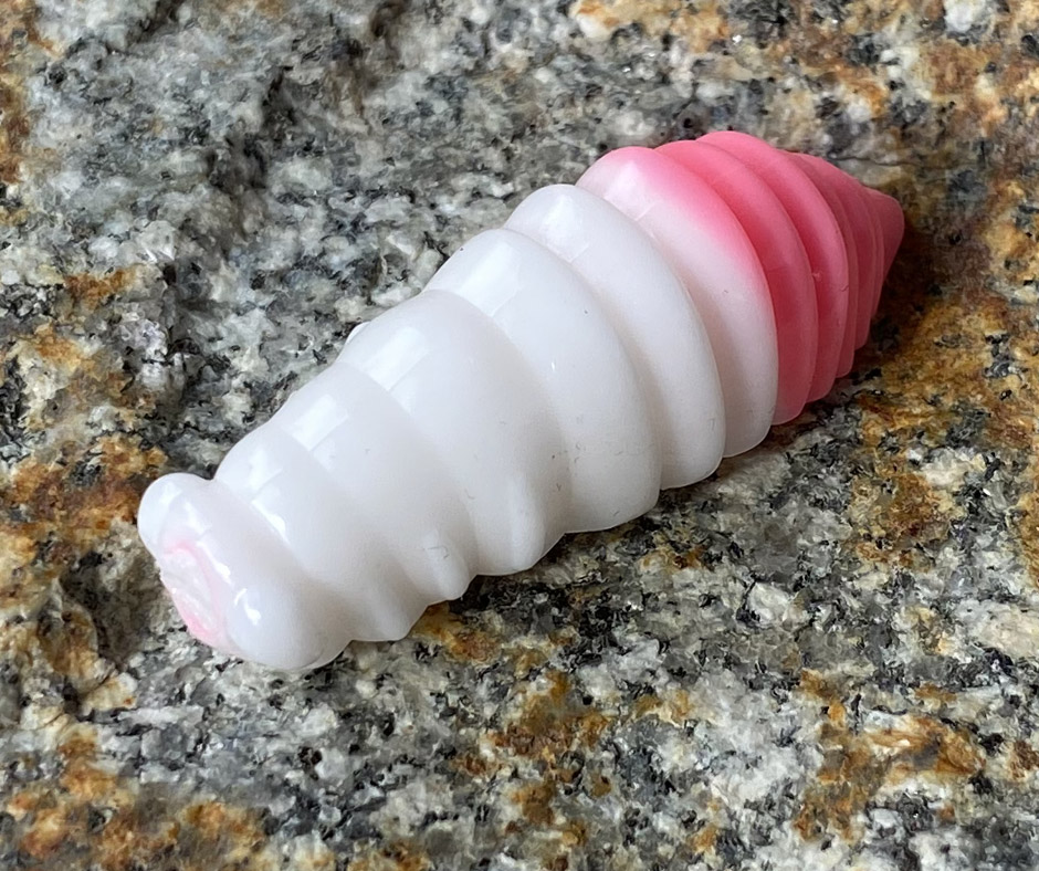 Obrázok produktu FISHUP Maya 1,6″ White/Bubble Gum – 7ks/bal