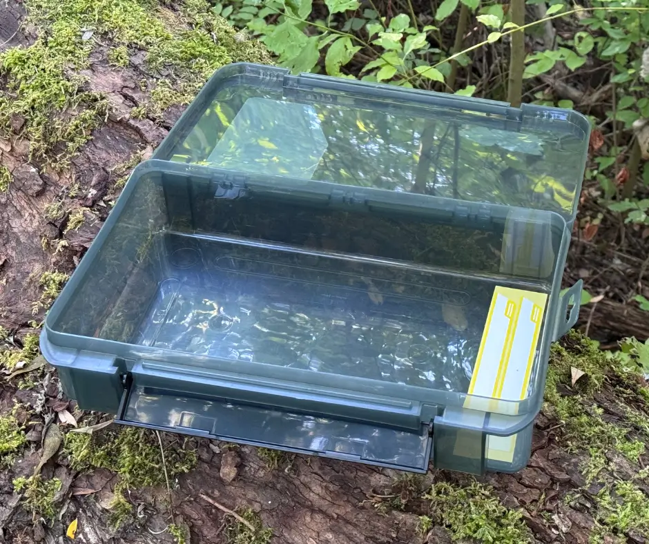 Obrázok produktu Krabica VERSUS VS 3043NDDM čierna – 35,6x23x8,2cm